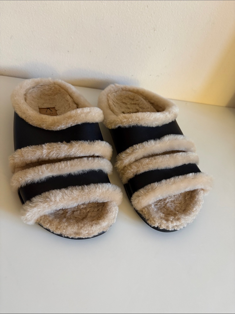 Aquatalia Black Slides with Cream Faux-Fur Trim 7 women made in Italy